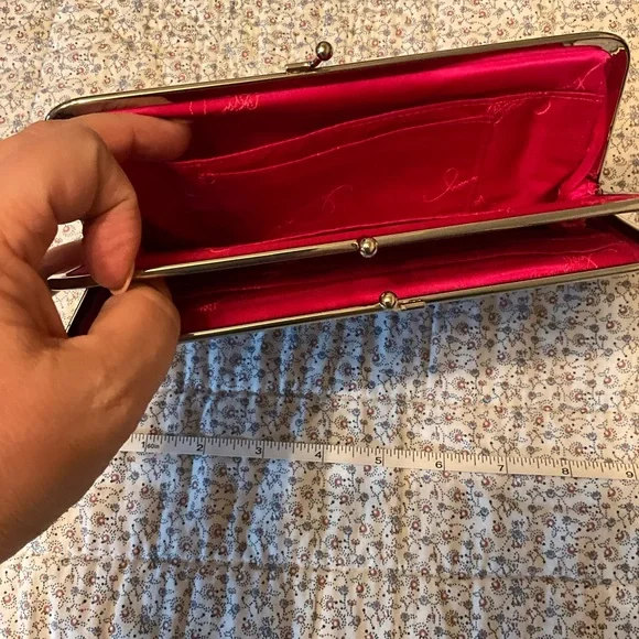 Vera Bradley Purple Paisley Kiss Wallet! - Picture 3 of 4